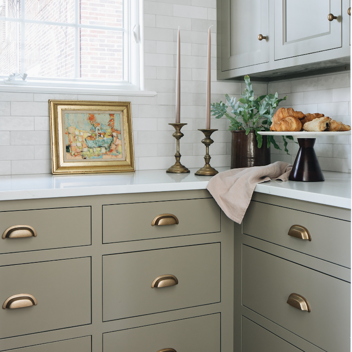 ユーティリティキャビネット+キャビネットカバー　オリーブ Cotswold Green Cabinetry Sample – Stoffer Home