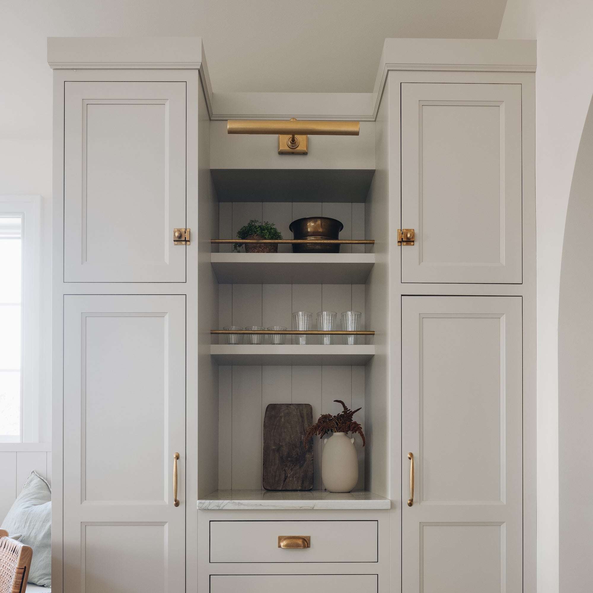 18" Cabinet Maker's Picture Light