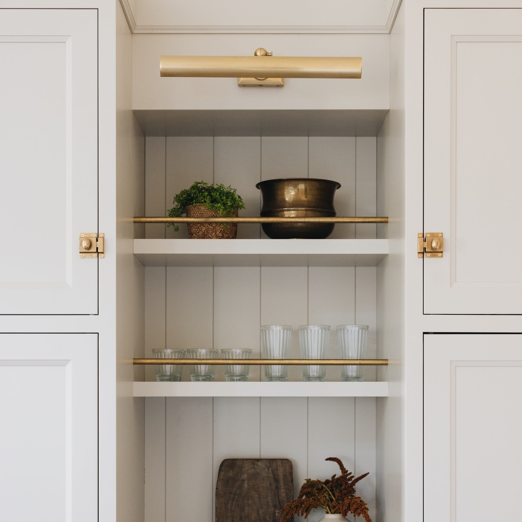 18" Cabinet Maker's Picture Light