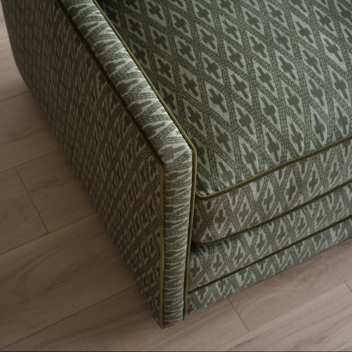 Stelle Swivel Chair