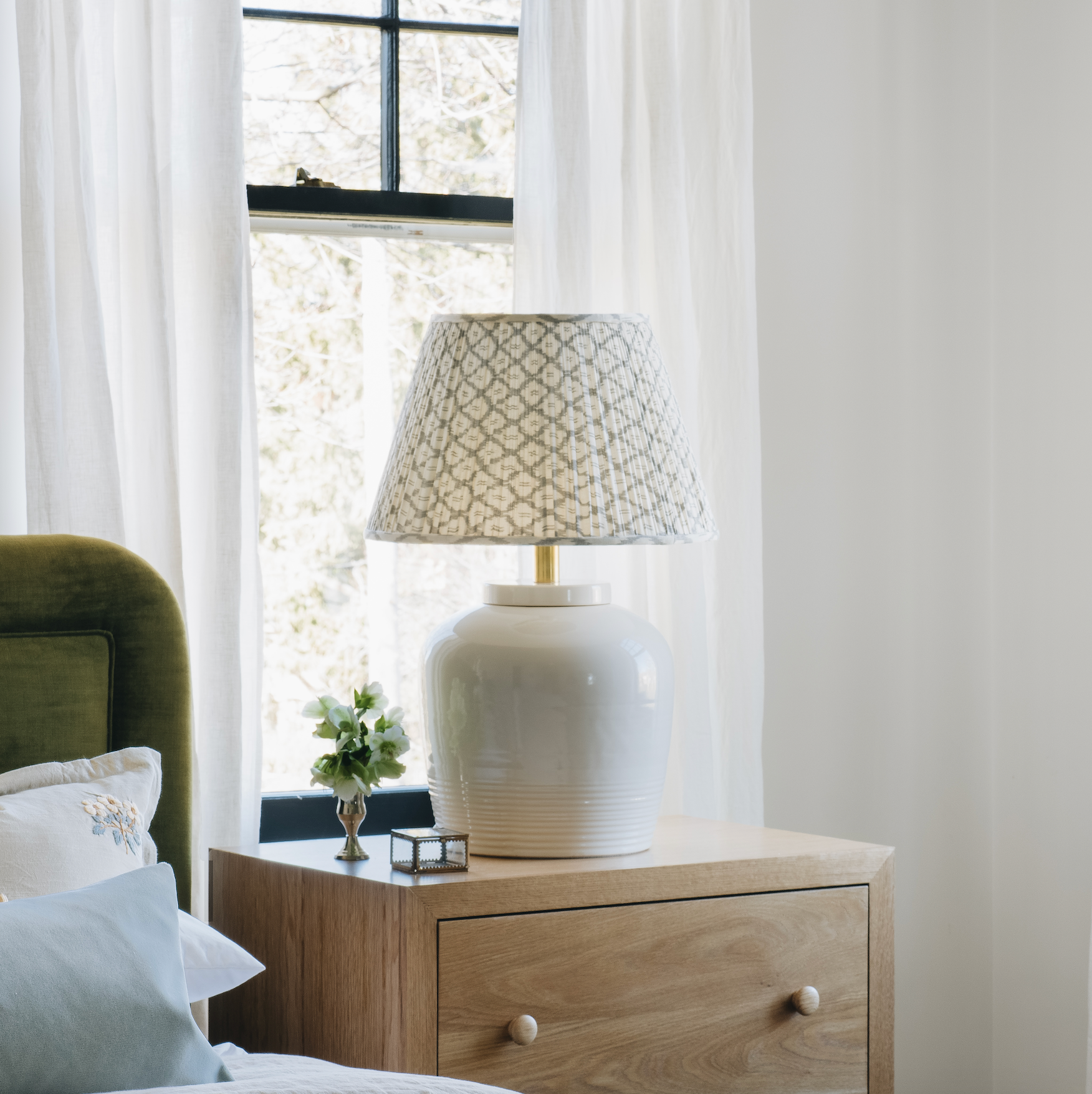 Nora Medium Table Lamp