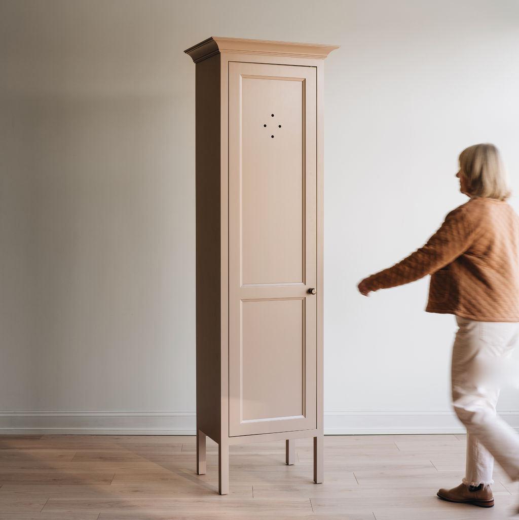 Chapman Vented Cupboard - 21"