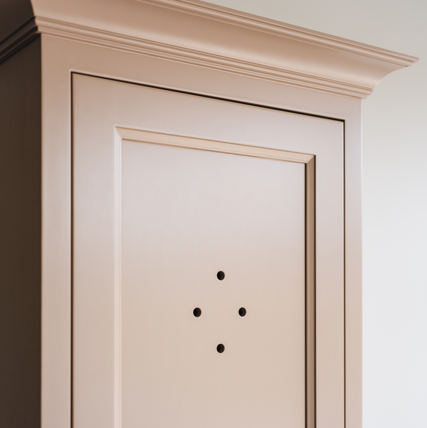 Chapman Vented Cupboard - 24"