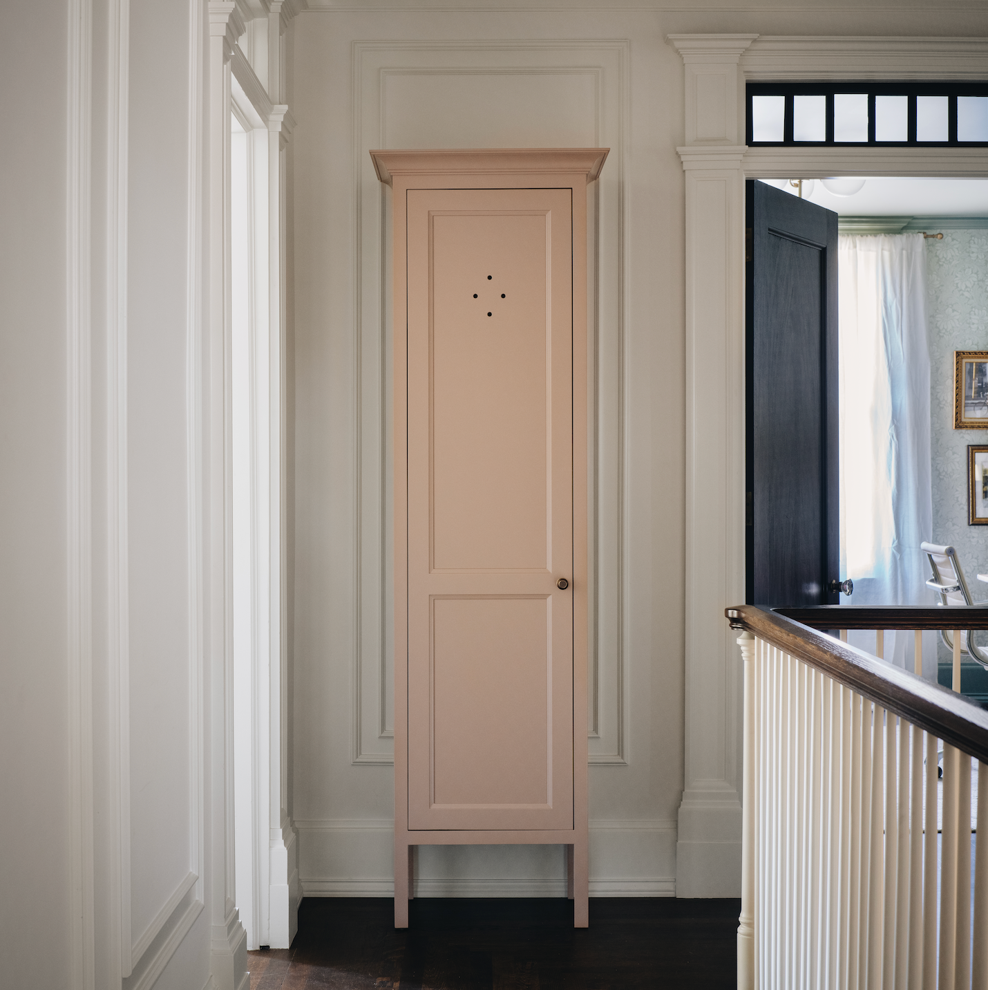 Chapman Vented Cupboard - 21"