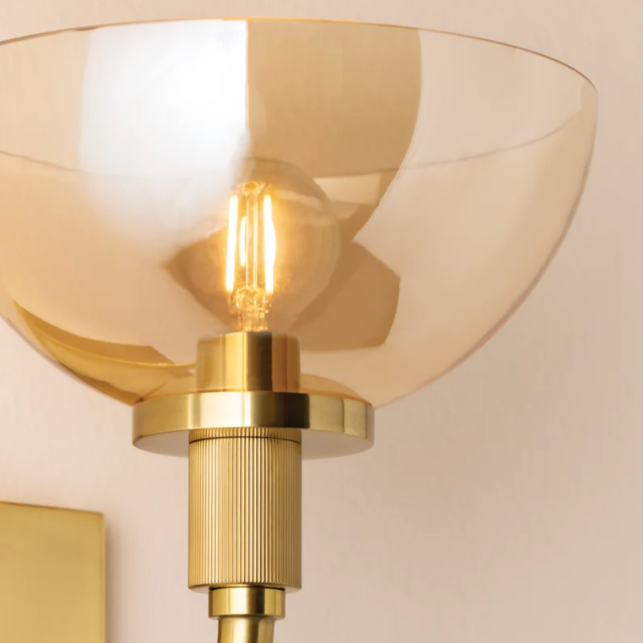 Eva Sconce