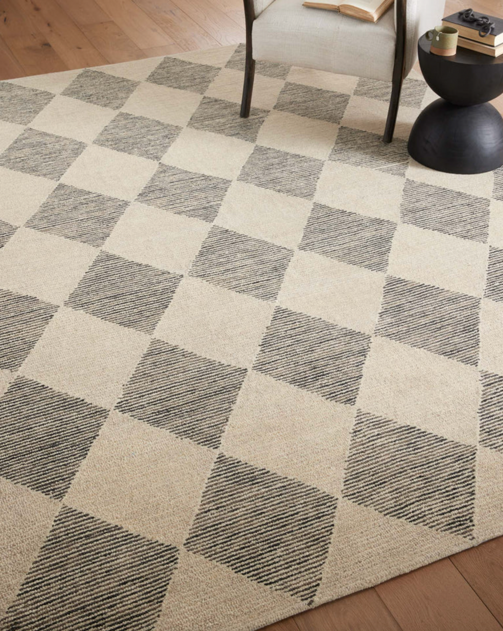 Chris Loves Julia x Loloi Francis Beige / Charcoal FRA-01