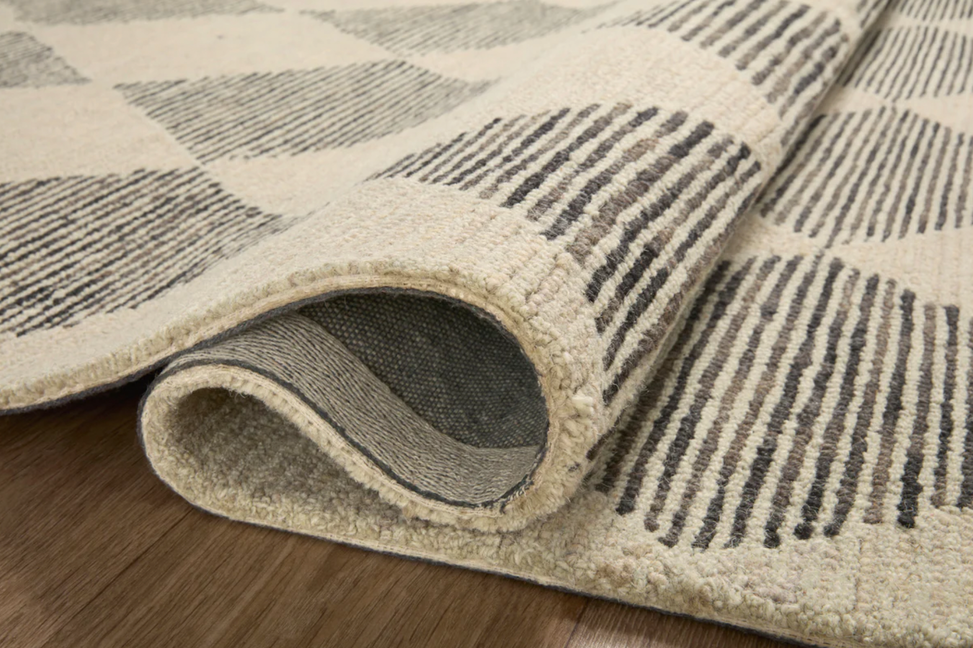 Chris Loves Julia x Loloi Francis Beige / Charcoal FRA-01