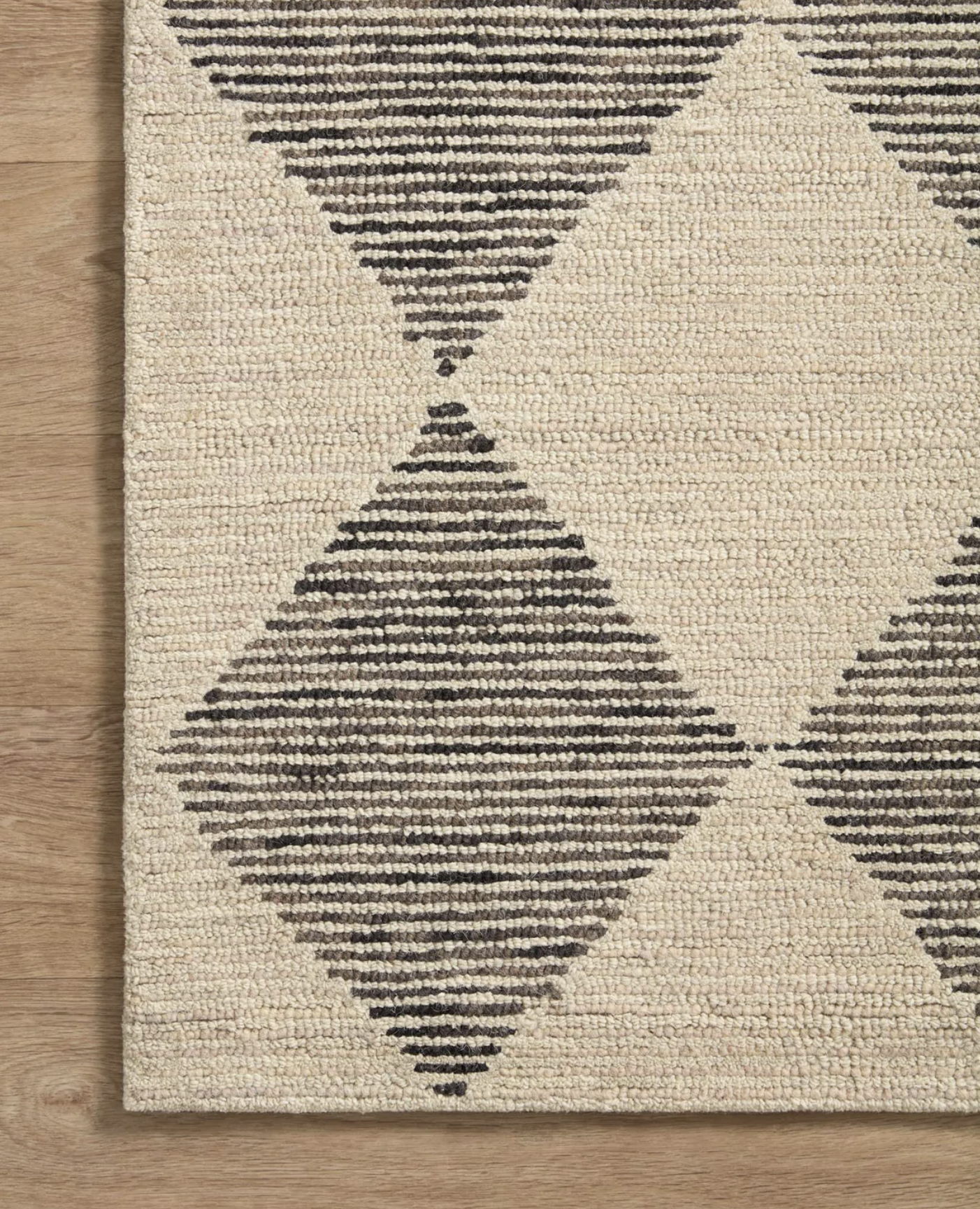 Chris Loves Julia x Loloi Francis Beige / Charcoal FRA-01